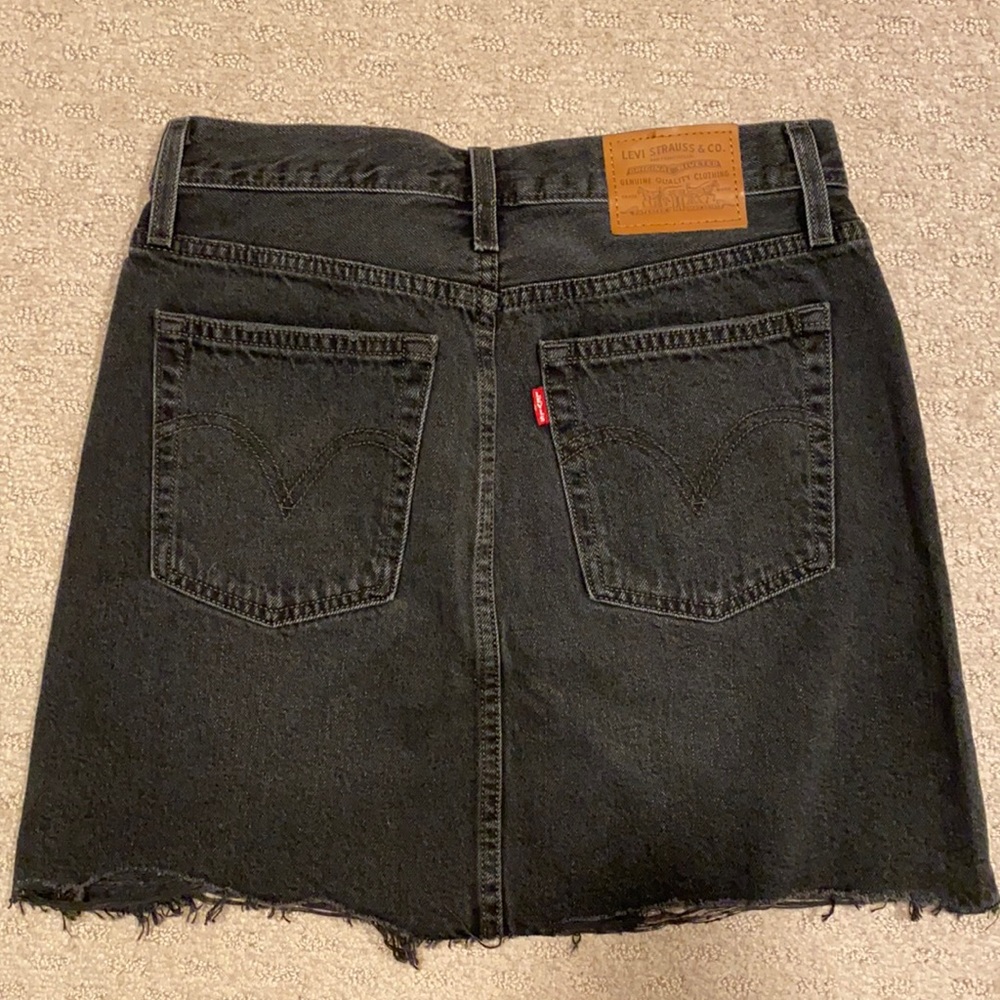 Levi’s Black skirt